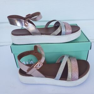 MIA Metallic Strappy Rubber Sandals!!
